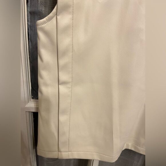 NWT Steve Madden Faux Leather Boxy Cream Top - Picture 5 of 9